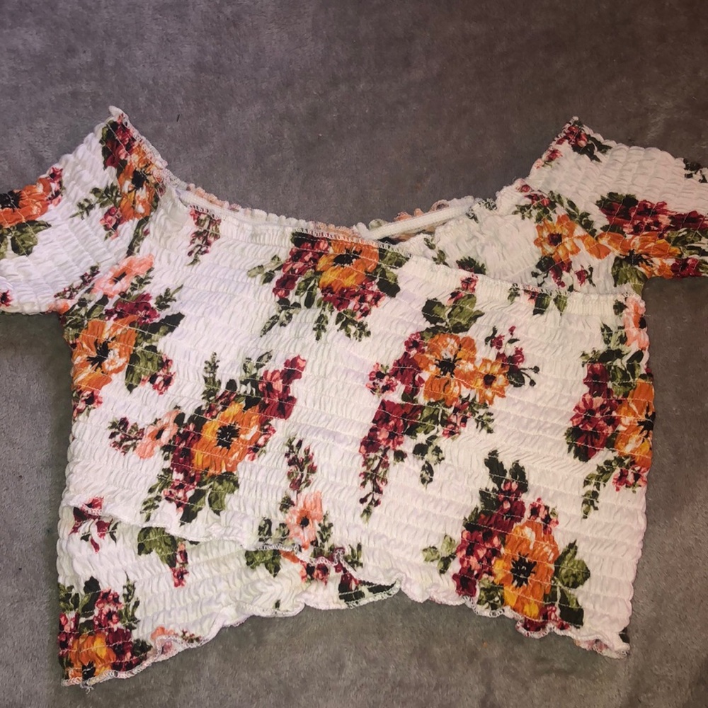 Polly& Esther floral crop top.